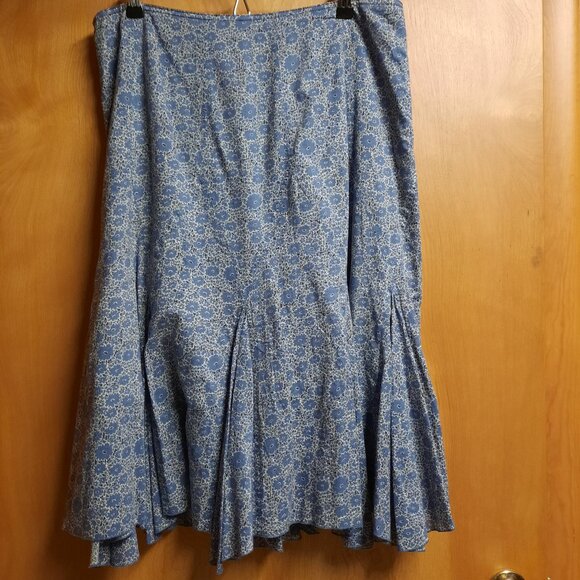 Skirt, Tapemeasure Brand Floral Skirt - Picture 3 of 4